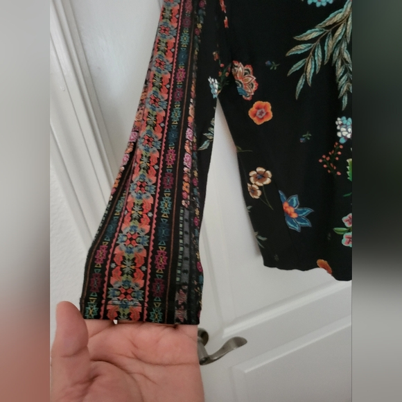 Johnny Was Embroidered & Floral Pattern Top Lot. - Picture 7 of 16